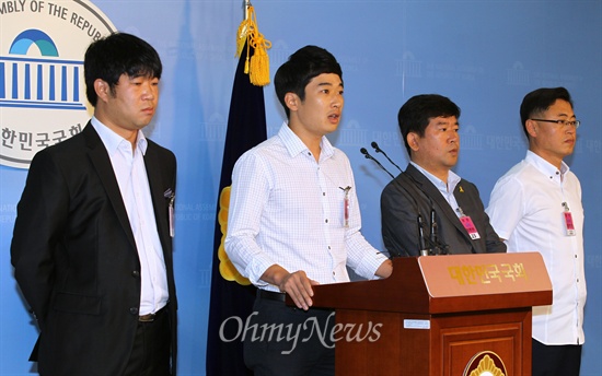 세월호 일반인 희생자 유가족 대표들이 1일 오전 국회 정론관에서 기자회견을 열어 세월호 특별법의 조속한 처리를 요구하고 있다.