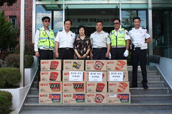  밀양경찰서는 4일 오후 이장운 경비교통과장, 교통관리계장이 함께 삼랑진 소재 한빛원을 방문하였다. 