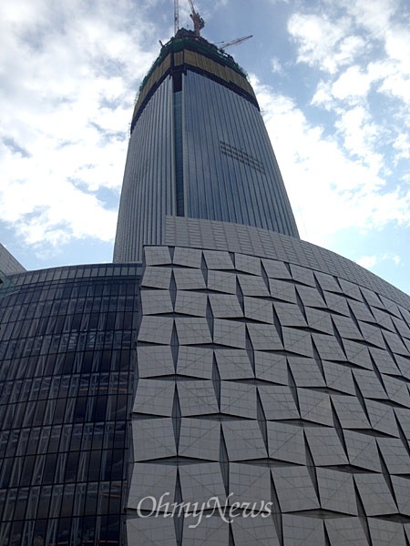 지상 123층 가운데 현재 77층까지 공사가 진행중인 잠실 제2롯데월드(롯데월드타워)