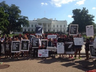 백악관 앞 타민족 시위대들과의 연대 시위
