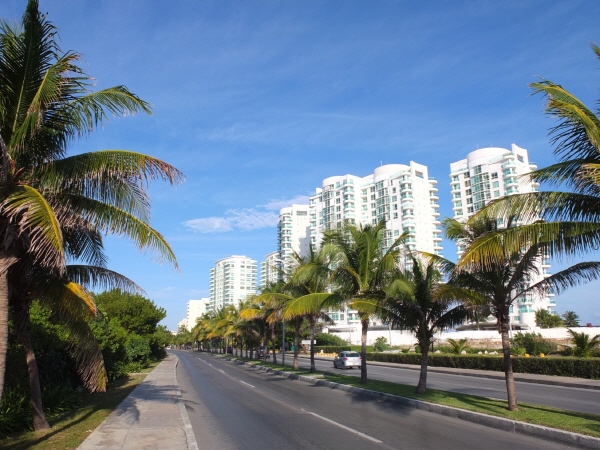 - 일명 호텔존(Hotel Zone) 이라고 불리는, 카리브해를 따라 지어진 이 지역은 20km 내내 기라성 같은 호텔과 리조트들이 줄지어 서 있다.
