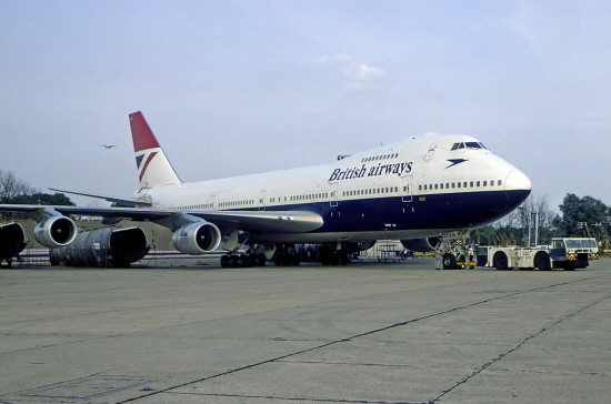 자카르타 공항 비상 착륙한 B-747 <사진 출처 = 에어라이너 홈페이지>