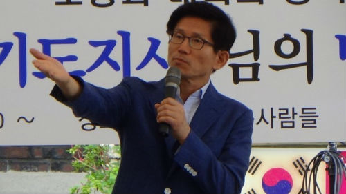 김문수 전 지사는 북한이탈주민을 40명가량을 공무원으로 채용했던 사례와 이주노동자 또한 공무원으로 발탁했던 일화를 얘기했다.