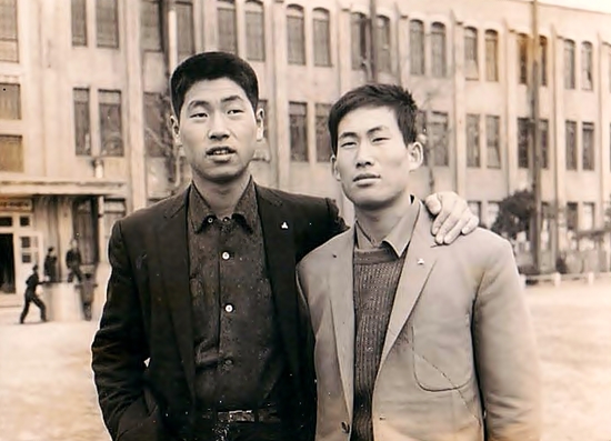  기업은행 입단 첫해인 1962년 김성근(왼쪽) 최관수(오른쪽)  