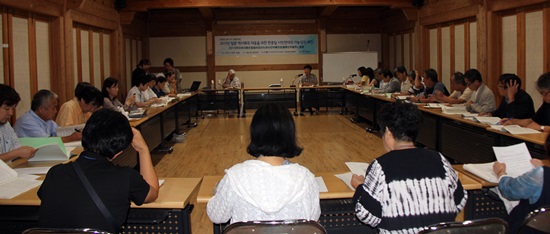 일본 역사왜곡 대응을 위한 한중일 시민원탁회의가 충남 공주 한옥마을에서 열리고 있다. 