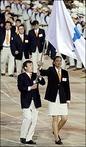 2000년 시드니 올림픽 남북 선수단 공동입장. 