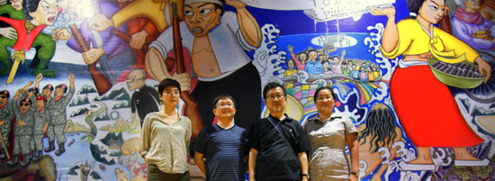 왼쪽부터 이나바 마이(재한일본인 미술비평가), 지엔이민(성공대 대만문학계 교수), 홍성담 작가, 종쇼우메이(성공대 대만문학계 학부장)