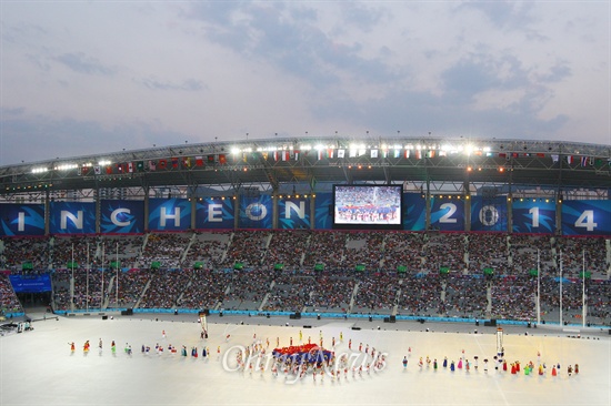   19일 오후 인천 서구 인천아시아드주경기장에서 제 17회 인천아시아경기대회 개막식이 열리고 있다.