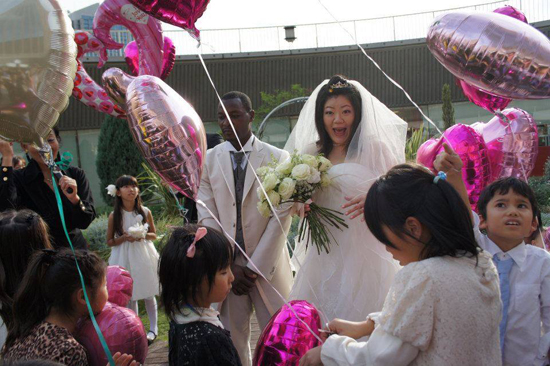  고베시에서의 후사에씨 결혼식. 다문화 자녀들과 함께