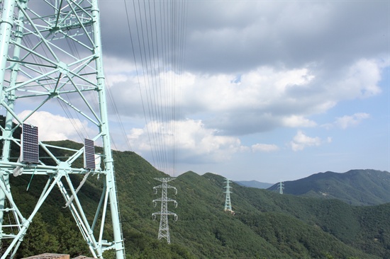 한국전력공사는 '신고리-북경남 765kV 송전선로' 총 161기의 철탑 건설공사를 마무리지었다고 밝혔다.