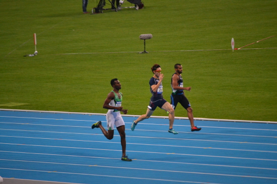  400미터 예선 3조에서 뛴 한국의 성혁제가 2위로 결승선을 향해 달리고 있다. 사진 왼쪽은 아시아 기록 보유자 마스라히(사우디아라비아).