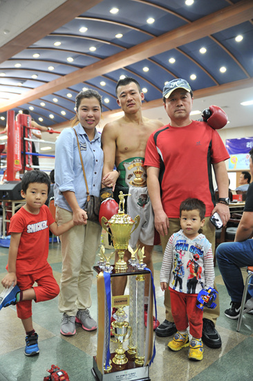  챔피언 강기준과 그의 가족