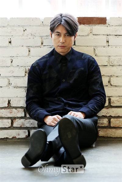  영화 <마담뺑덕>에서 학규 역의 배우 정우성이 26일 오후 서울 팔판동의 한 카페에서 오마이스타와의 인터뷰에 앞서 포즈를 취하고 있다. 