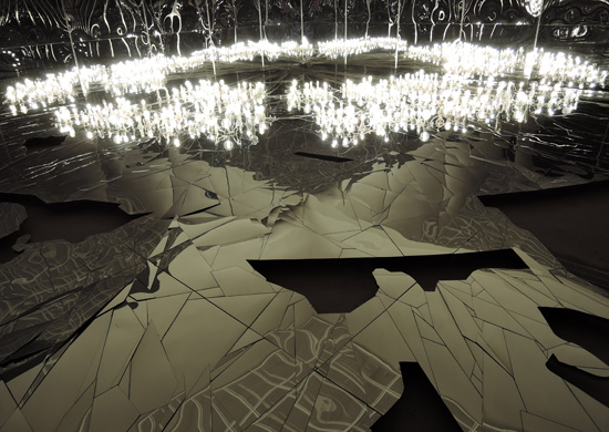 이불 I '태양의 도시(Civitas Solis)' II 폴리카보네이트 아크릴 거울 LED조명 전선 330×3325×1850cm 2014 