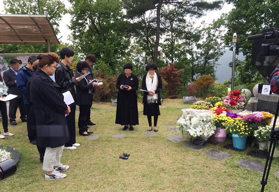  2일 기도 양평군 양서면 양수리 갑산공원에서 2008년 사망한 고 최진실의 6주기 추도식이 열렸다. 