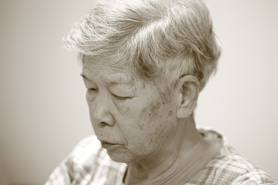 83세의 어머니, 어머님도 언제부터 조위점에 이르셨고, 영구조위점을 향해 가고 계신다.