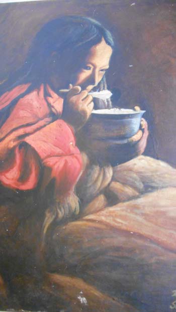맥간 '피스 카페'에 걸려 있는 그림. 슬픔으로 가득한 눈망울로 밥을 먹고 있는 티베트 소녀. 