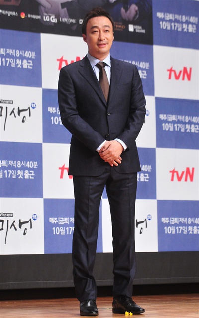  tvN 금토드라마 <미생>에 출연하는 배우 이성민