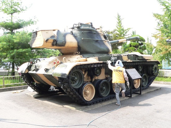 육이오 사변에 인천에 온 소제 탱크는 덩치가 이 보다 더 컸다.