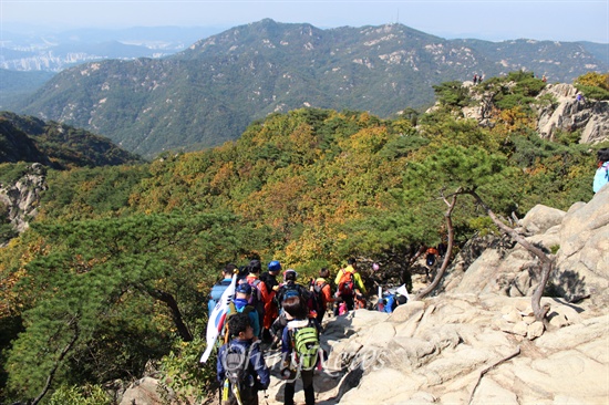 국기봉 정상에서 본 관악산.