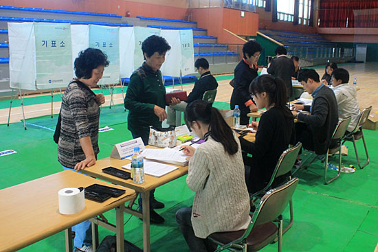주민투표에 참여한 삼척 시민들.