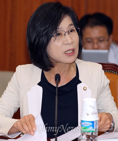 김제남 정의당 의원이 지난 2014년 10월 10일 국회 산업통상자원위원회의 중소기업청 등에 대한 국정감사에서 질의하고 있다.