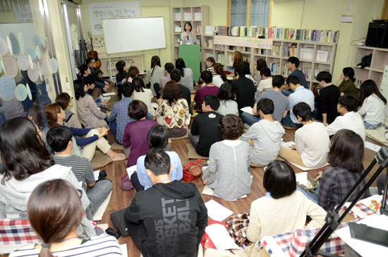 교육문화연구학교 교육과 배움으로 바른 문화를 만들기 원하는 이들이 10월 9일 한글날에 모여 교육문화연구학교를 시작했다. 