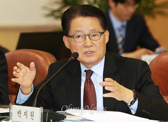 박지원 새정치민주연합 의원이 지난 10월 15일 오후 감사원에서 열린 국회 법사위 국정감사에서 질의하고 있다.