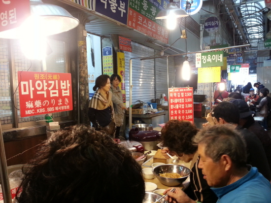  엄마는 마약김밥에 정말 마약이 들었냐고 물었다. 당연 마약은 안 들었지요.