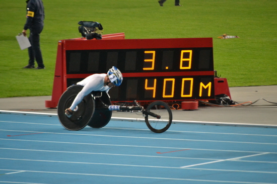  남자 400미터 T54 예선 3조, 한국의 이기학 선수가 스타트 직후 속도를 올리고 있다.