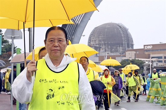  이들은 풍선을 모두 날린 뒤, 한빛원자력발전소부터 영광군청까지 22km 도보 순례를 이어갔다. 도보 순례는 '한빛핵발소안전성확보를위한 원불교대책위원회'가 2012년 10월부터 매주 월요일 해왔던 것으로, 이날 100회를 맞았다.
