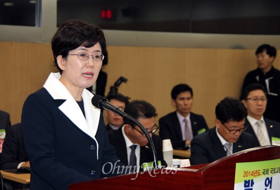 국회 국토교통위원회의 한국철도공사와 한국철도시설공단에 대한 국정감사가 21일 대전 동구 한국철도공사 본사에서 열린 가운데, 최연혜 철도공사 사장이 인사말을 하고 있다.