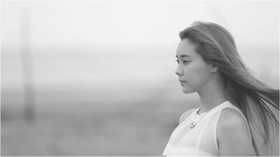  김은오의 '숙취' 뮤직비디오 중 한 장면.