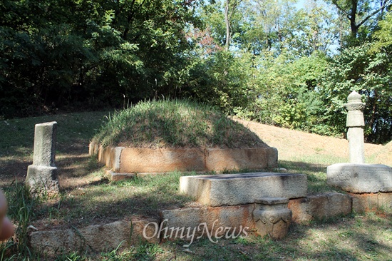 무의공 이순신 장군 묘소