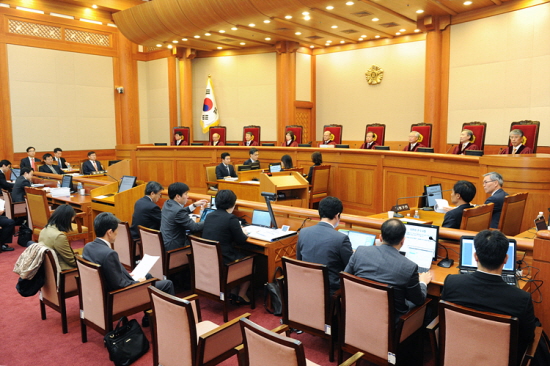 박한철 헌법재판소 소장은 지난 17일 헌재 국정감사가 끝난 뒤 열린 오찬 모임에서 "(진보당 해산 심판 건을) 올해 안에 선고할 것"이라고 말했다.
