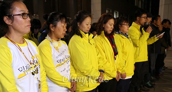 세월호 가족대책위원회는 28일 오후 국회 본청 앞에서 기자회견을 열고  "내일 대통령이 국회 시정연설을 위해 방문하는 것으로 알고 있다"며 "언제든지 만나주겠다고 약속했던 저희들을 외면하지 말아 달라"며 대통령 면담을 요청했다. 