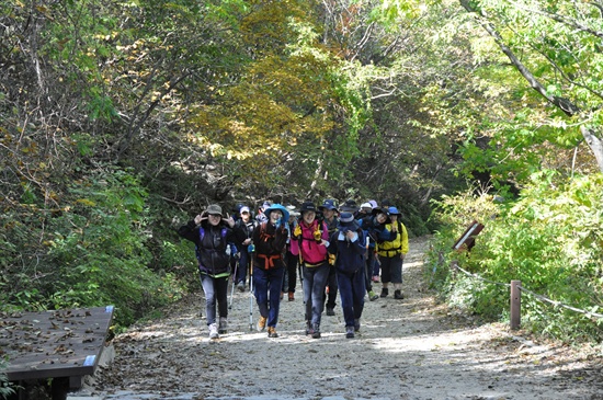 사천여고는 학생 26명과 학부모 2명, 교사 6명이 참여한 가운데 지난 10월 10~12일 사이 지리산 종주를 실시했다.