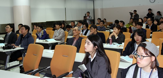 31일 오후 대전 케이티(KT)인재개발원에서 열린 '2014 지역신문 컨퍼런스'에는 전국의 지역신문인 300여명이 참여했다. 