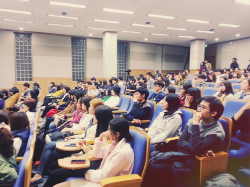 10 월 30일에 있었던 한동대 세월호 유가족 간담회에 200여 명의 학생이 참석했다.