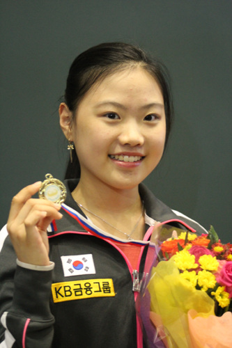  김해진이 피겨 그랑프리 2차 여자싱글 쇼트프로그램 10위에 올랐다. 사진은 지난 2012년 주니어 그랑프리 금메달 획득 당시 모습 
