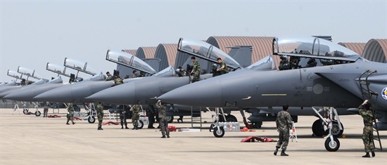 2012년 공군작전사령부는 미 7공군과 함께 12일 동안 연합 공중전투훈련인 '12-1차 맥스 썬더(Max Thunder) 훈련'을 실시했다. 