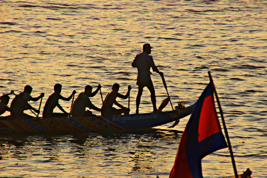 캄보디아인들에게 물축제는 단순한 축제 이상의 의미를 지닌 듯하다. 예선경기에서 탈락했음에도 3일간 펼쳐진 대회를 끝까지 구경하며 즐기는 현지인들이 많았다. 