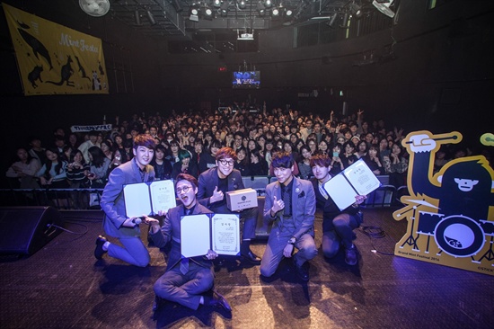  4인조 보컬 그룹 스윗소로우(인호진·송우진·김영우·성진환)가 지난 10월 열렸던 그랜드 민트 페스티벌 2014의 '최고의 아티스트'(MVP)로 선정됐다.