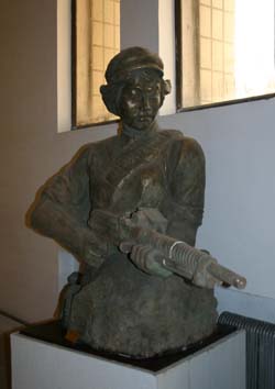 연변열사능원에 전시된 여성 빨치산 전사 모형