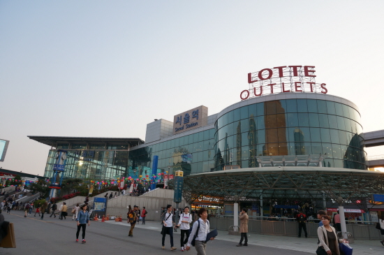 현재 서울역. 오늘날 대부분의 사람들이 떠올리는 서울역의 모습이다. 