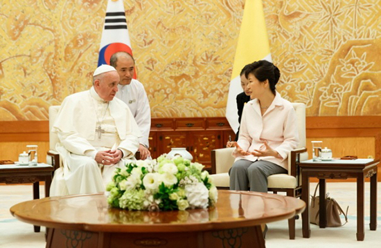 지난 8월 청와대를 방문한 교황과 면담하고 있는 박근혜 대통령
