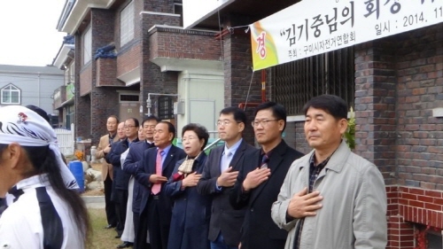 제일 오른쪽의 제5대 구미시자전거연합회 김은호 회장은 이임사에서 연합회 회장은 외로운 자리라며 결코 쉽지 않았던 무거운 자리에 대해 그동안의 회환을 얘기했다. 