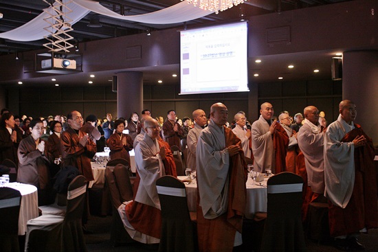 10.27법난 강연회에는 스님과 사부대중 400여명이 참석해 뜨거운 관심을 보였다.