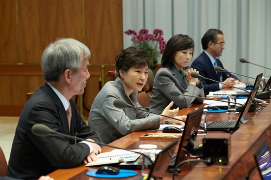 지난 1일 열린 대통령 주재 수석비서관 회의에서 박근혜 대통령이 발언을 하고 있다.