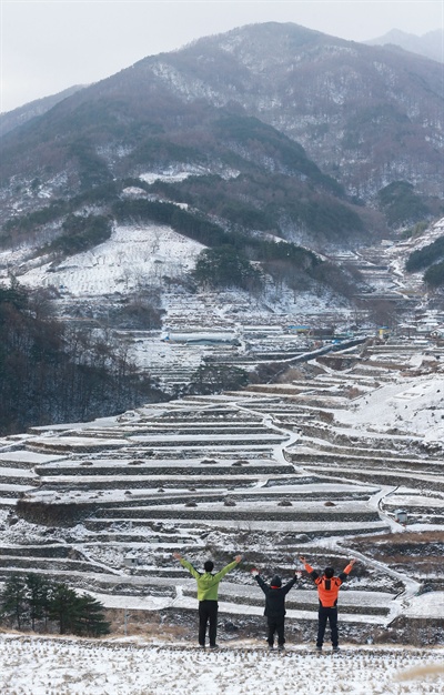  2일 오전 함양 마천면 도마마을 다랭이논 설경.